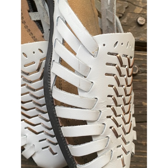 White Huaraches Size 8W (fits like 8M) - Picture 5 of 6
